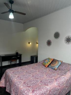 Casa com quarto e suíte